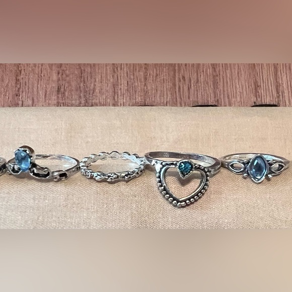 Set of 8 Finger Rings, BN - Picture 4 of 4